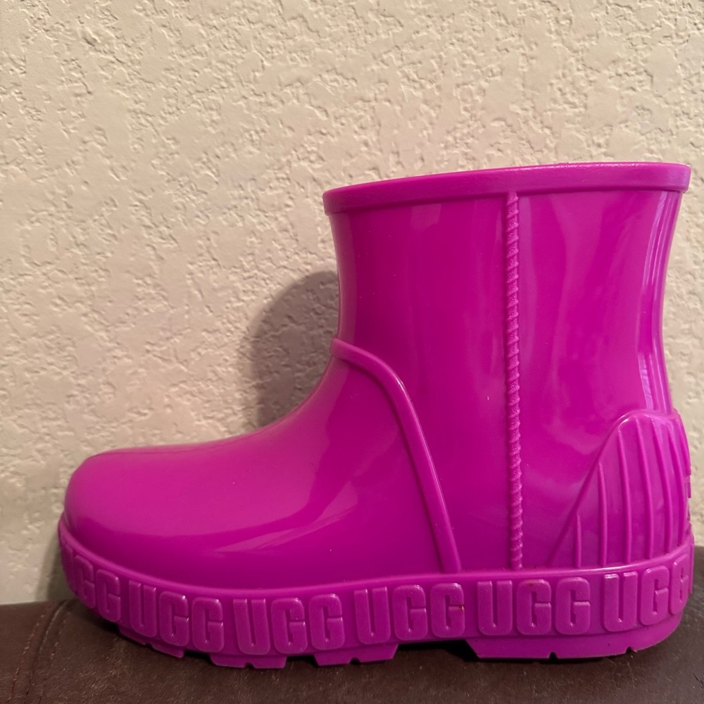 UGG Women's Vibrant Pink Rain Boots - Picture 6 of 16